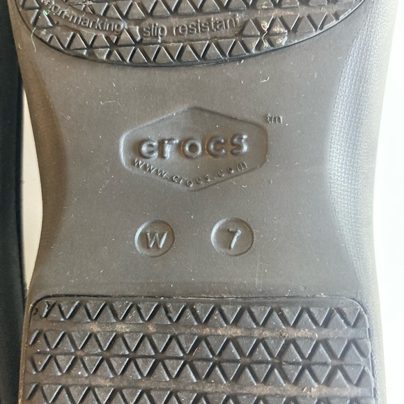 Crocs Comfort Black Rubber Clogs size 7 - Picture 11 of 16
